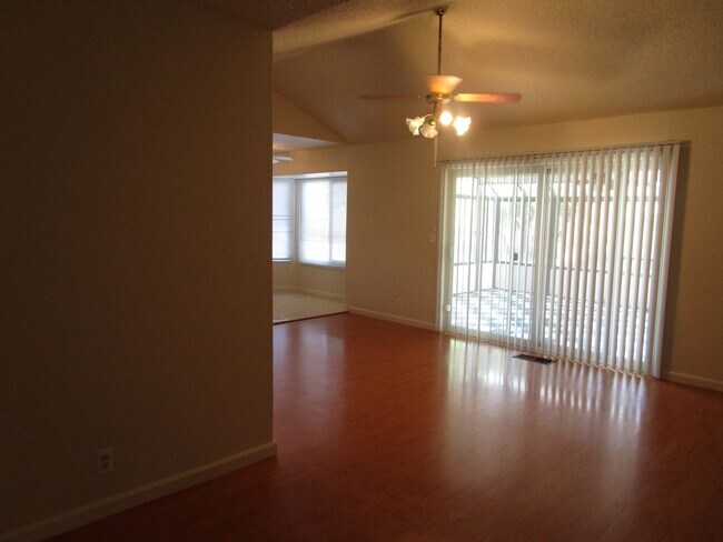 Photo - 812 Briarwood Ct