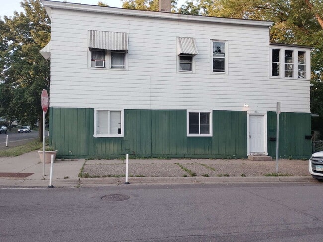 Building Photo - Charming 3BR Home in Heart of West 7th – St. Paul Unit 1