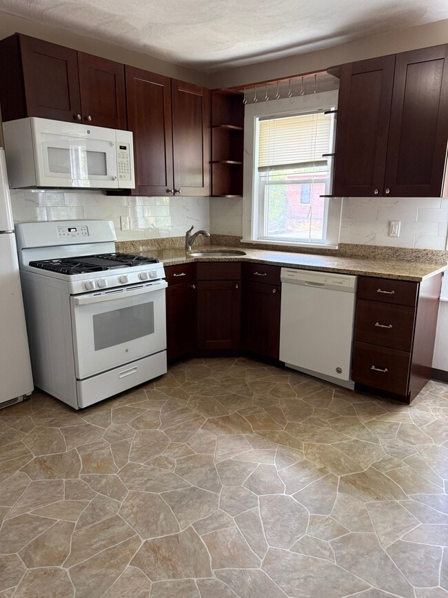 Building Photo - 23 Fair Oaks St Unit 2nd Floor