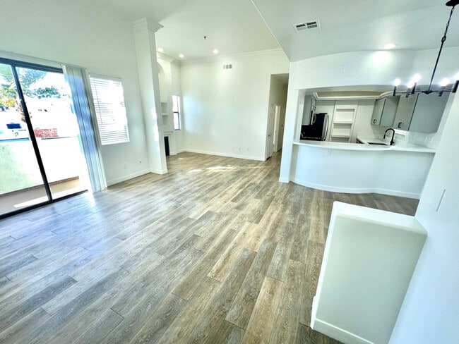 Photo - 4623 Willis Ave Unidad 305