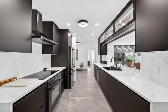 Photo - 2720 NE 59th St