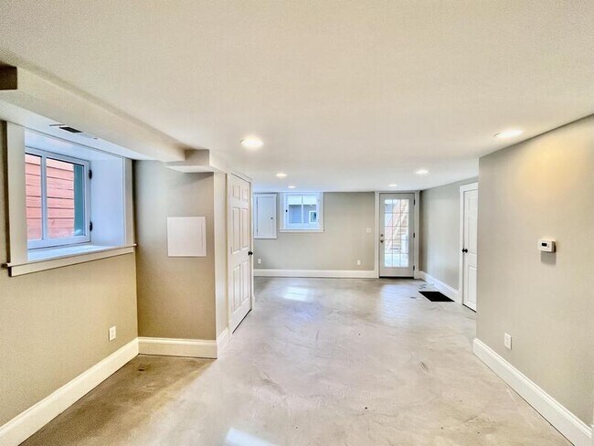 3006 Cherokee St