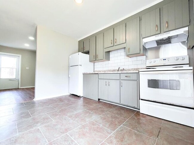 Building Photo - 4421 Layola Ave