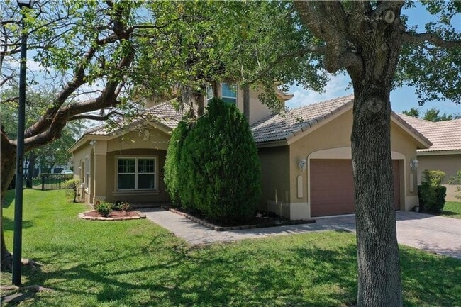 Photo - Amazing 4 Bedroom, 3 Bath home plus large 21'x11' loft located in Parkland Isles!