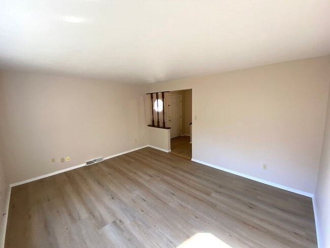 Photo - 2 Bedroom, 1.5 Bath Duplex Available for R...
