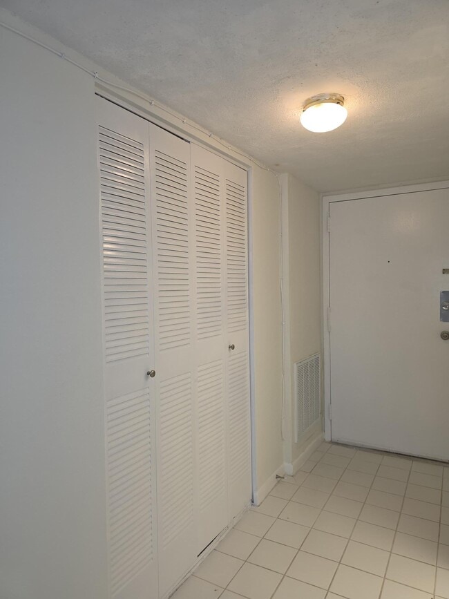 Photo - 470 Executive Center Dr Unit 2k