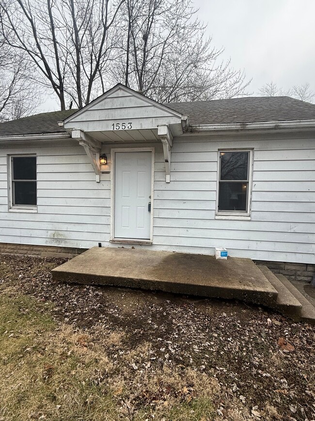 Building Photo - 1553 E Hickory St