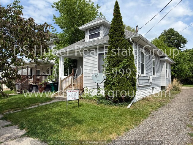 Building Photo - 824 Cleveland St