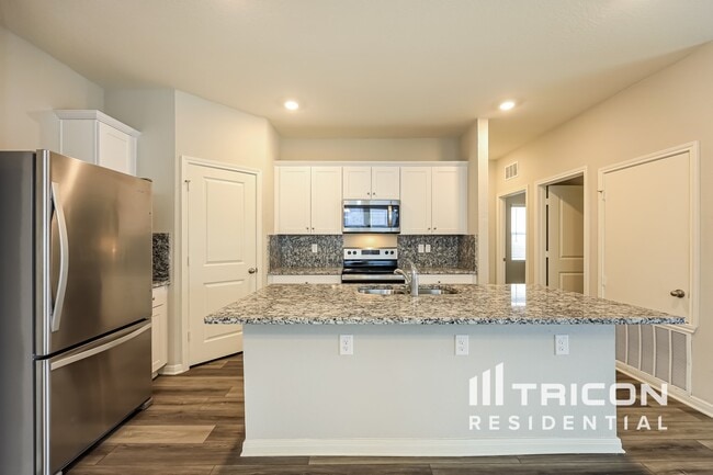 Photo - 14384 Gunsight Pass