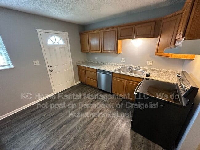 Photo - 9215 E 54th St