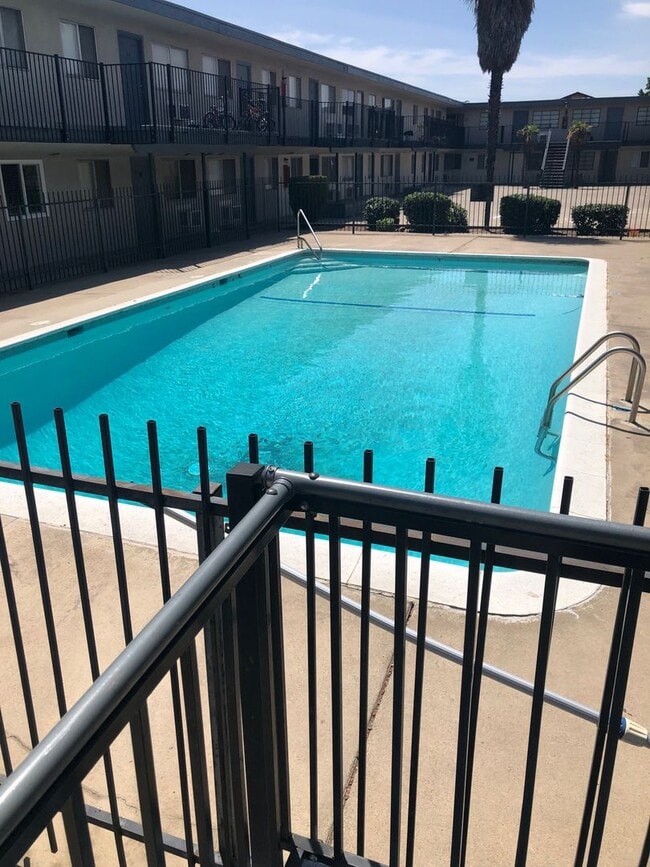 Photo - L150 - Orange Garden Apartments