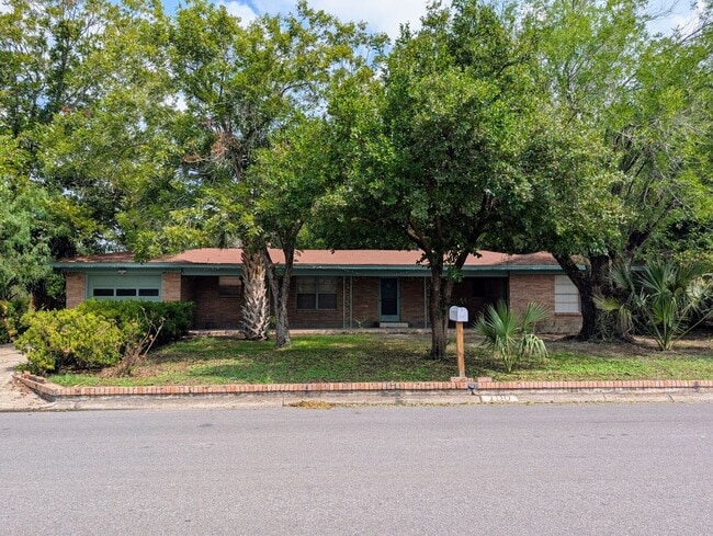Building Photo - 2110 N 12th St Rental
