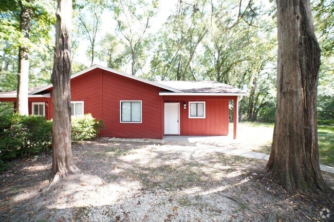 Building Photo - 2 bed / 1 bath Townhome on Tharpe
