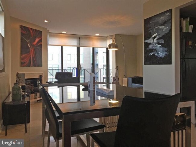 Building Photo - 1117 New Hampshire Ave NW Unit 9