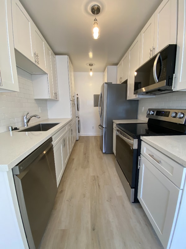 Photo - 1849 S Bentley Ave Unidad 104