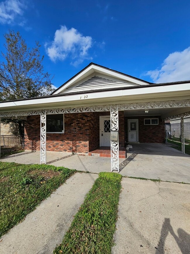 Building Photo - Spacious 4 Bedroom Single-Family Home in Gentilly