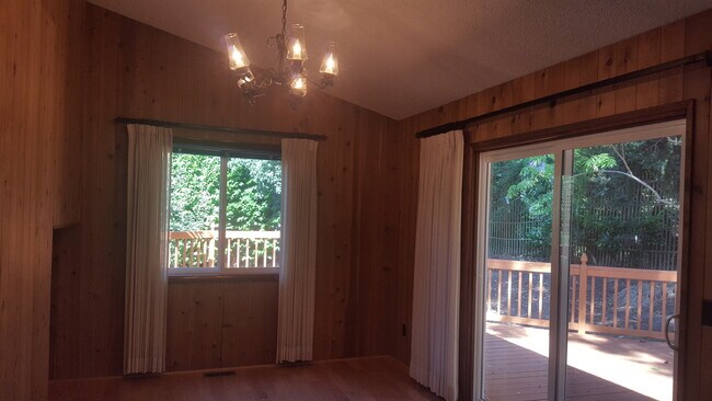 Photo - Raleigh Hills Beauty! XL Yard & Attached Garage! Dogs OK!