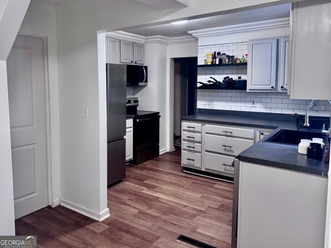 Photo - 2005 Clairmont Terrace NE