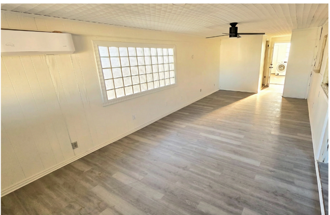 Photo - 2115 Chapman St