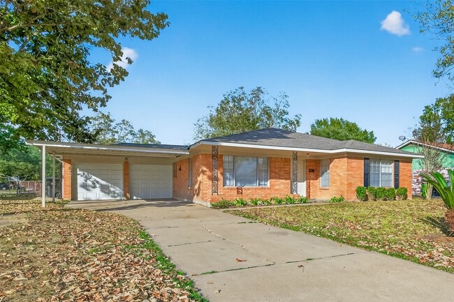 Photo - 1411 Mimosa Ln