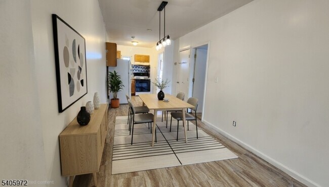 Photo - 239 S 8th St