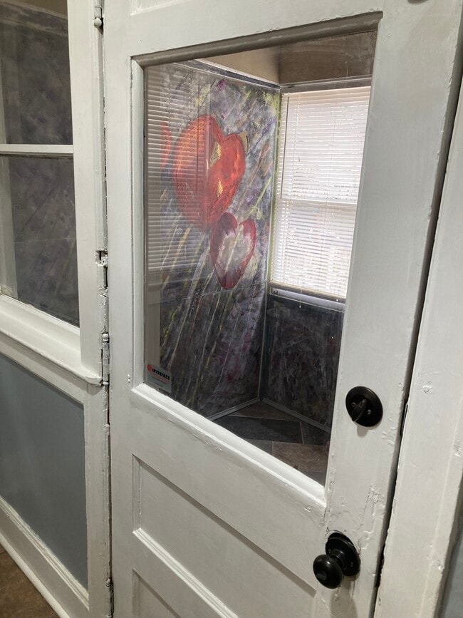 Photo - 3327 Wyandotte St