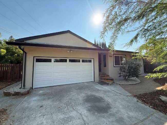 Photo - Newly Remodeled 4 Bed 2 Bath in Citrus Hei...