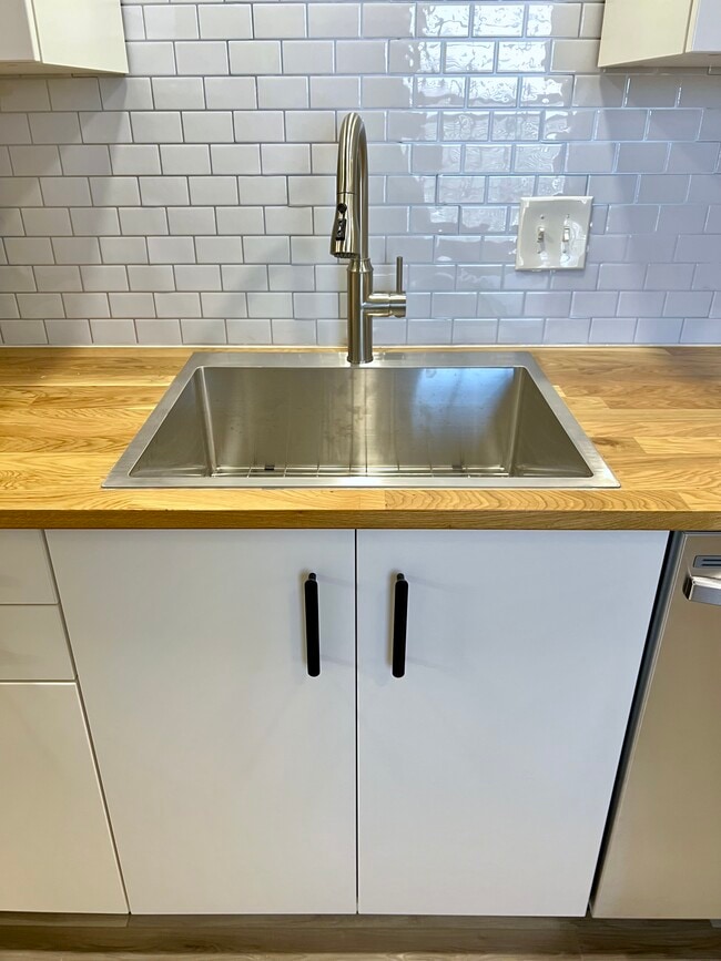 Photo - 3801 Meadowbrook Dr Unit L