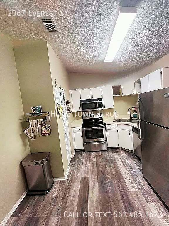 Photo - 2067 Everest St
