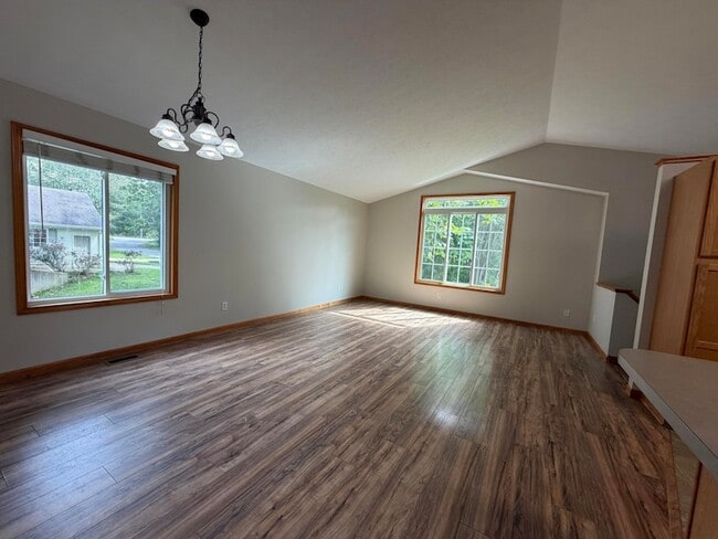 122 Summit Dr