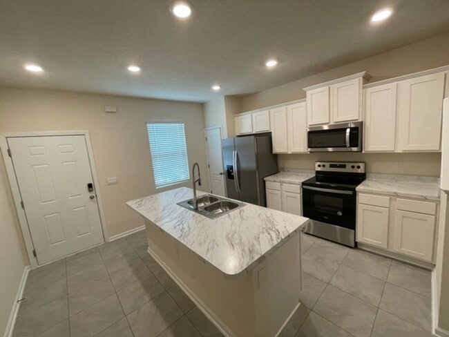 Photo - 2 Bed- 3 Bath Townhouse Located at Deer Run!  D.R. Horton Townhome Community