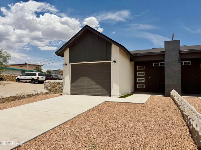Building Photo - 125 Palma Dr