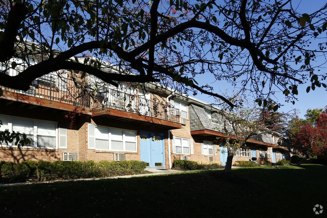 Building Exterior - Raritan Crossing Apartment Homes