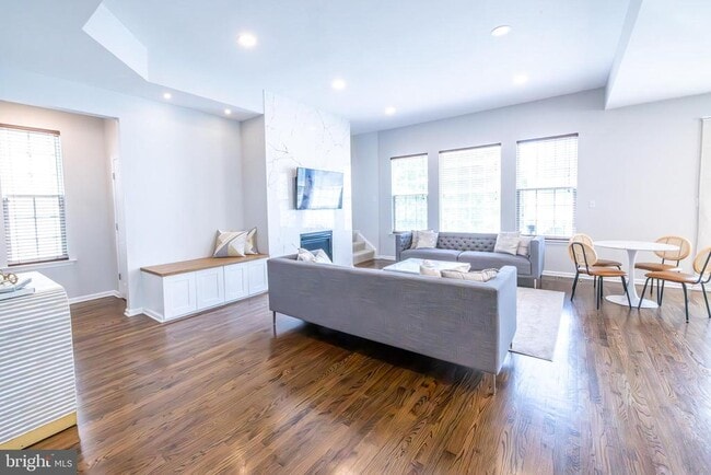 Photo - 8727 Raleigh Mews