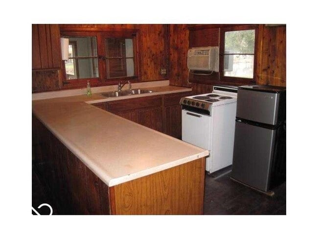 Photo - 15518 Martha St