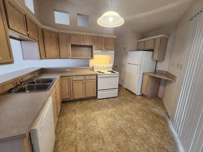 Building Photo - 2 Bedroom Duplex - *Pets Welcome!