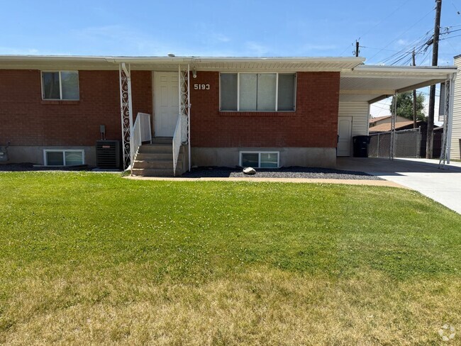 Building Photo - Beautifully Updated 4 bed 2 Bath Duplex Rental