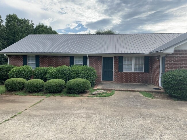 Building Photo - PRE-LEASING FOR AUGUST 2026!