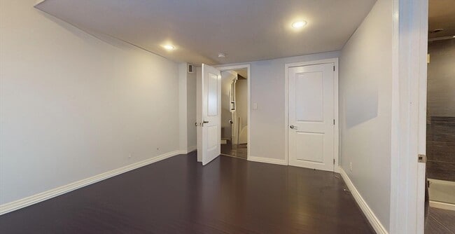 Photo - 215 Bolton St