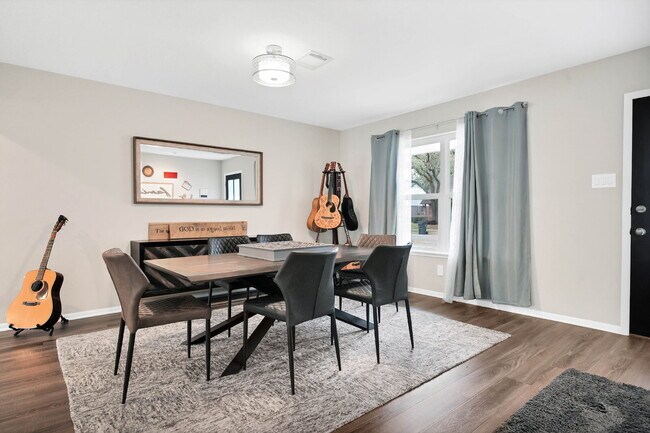 Photo - Charming 4-Bed Home with Granite Elegance in Sugar Land