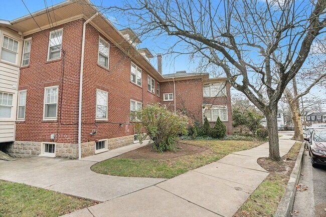 Photo - Rambler Unit 1 Bedroom w/Sunroom
