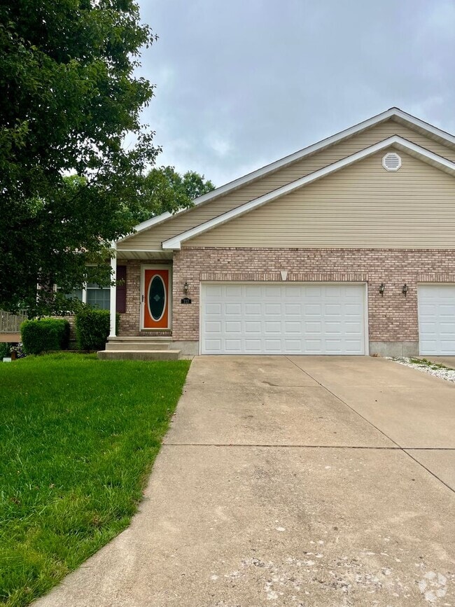 Building Photo - Duplex | 2 Bed | 2 Bath Rental