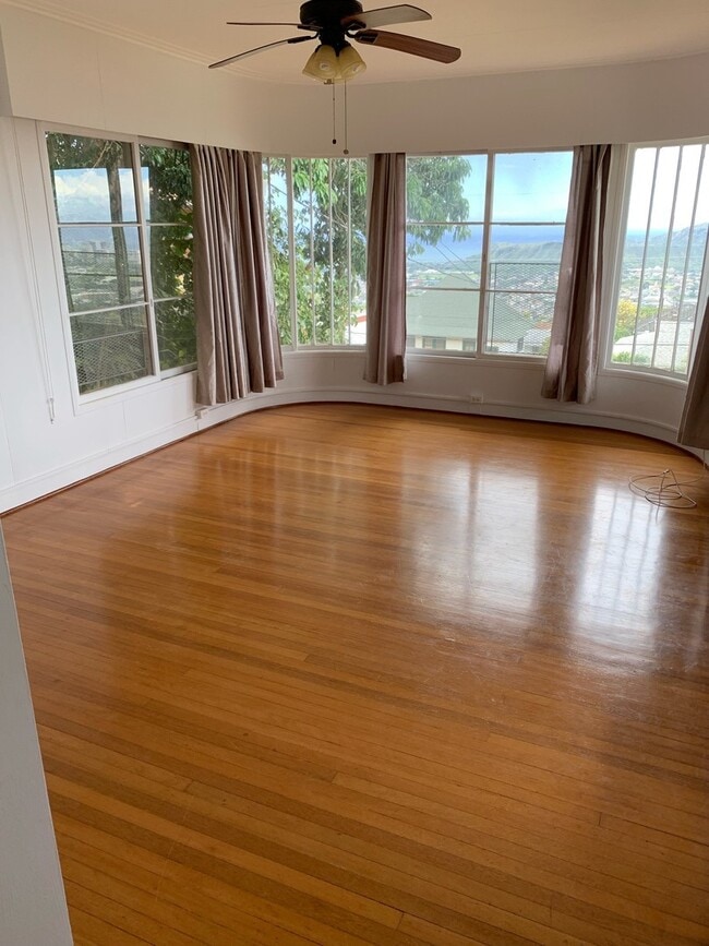 AMAZING VIEWS! Charming almost original 2... - AMAZING VIEWS!  Charming almost original 2... House
