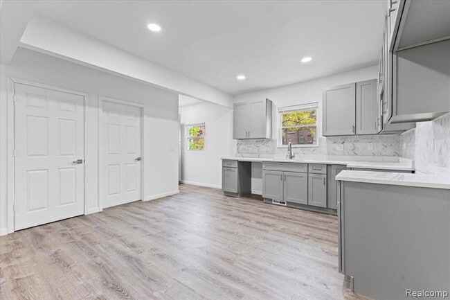 Photo - 3957 Lenox St