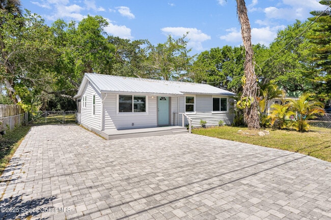 Building Photo - 475 S Banana River Dr
