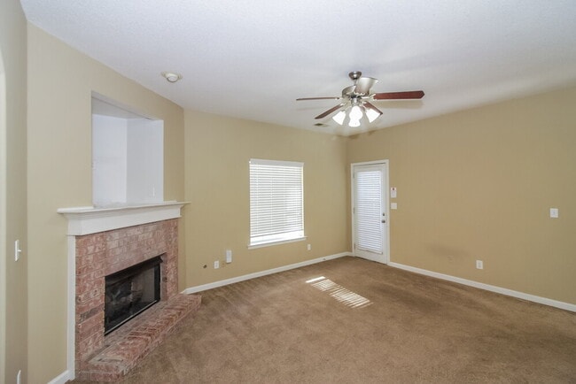 Photo - 1498 Lawson Dr