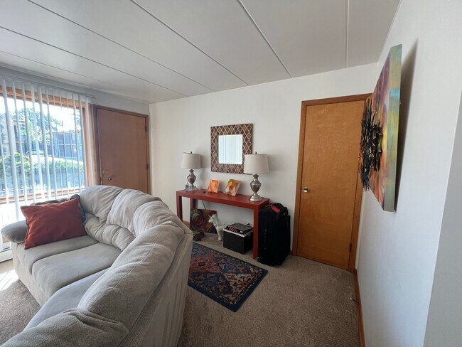 Photo - 9524 Mansfield Ave