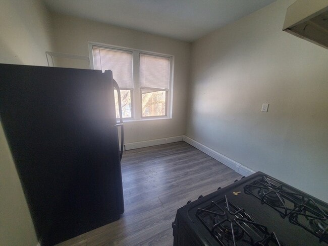 Building Photo - 14 Abbotsford St Unit 9