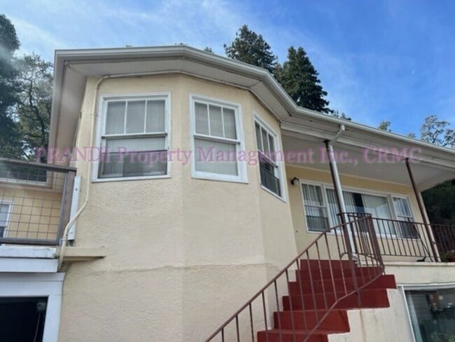 Building Photo - 1131 Magnolia Ave