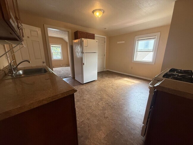 1726 Starkweather Ave Unit 1726 Starkweather Ave Upper